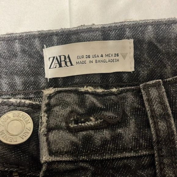Zara Black Wash Destroyed High Waisted Straight Jeans - Picture 3 of 4